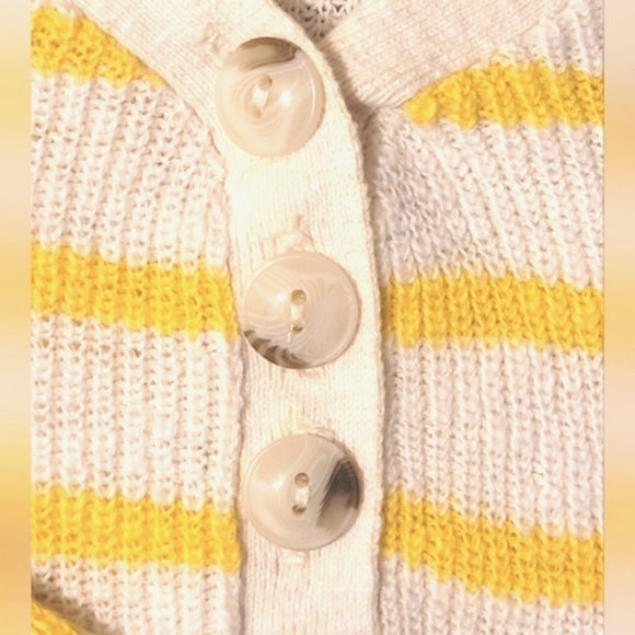Abercrombie & Fitch Sweater Cropped Cream Yellow XS 100% Cotton Soft Stretchy ๐ - Picture 2 of 4